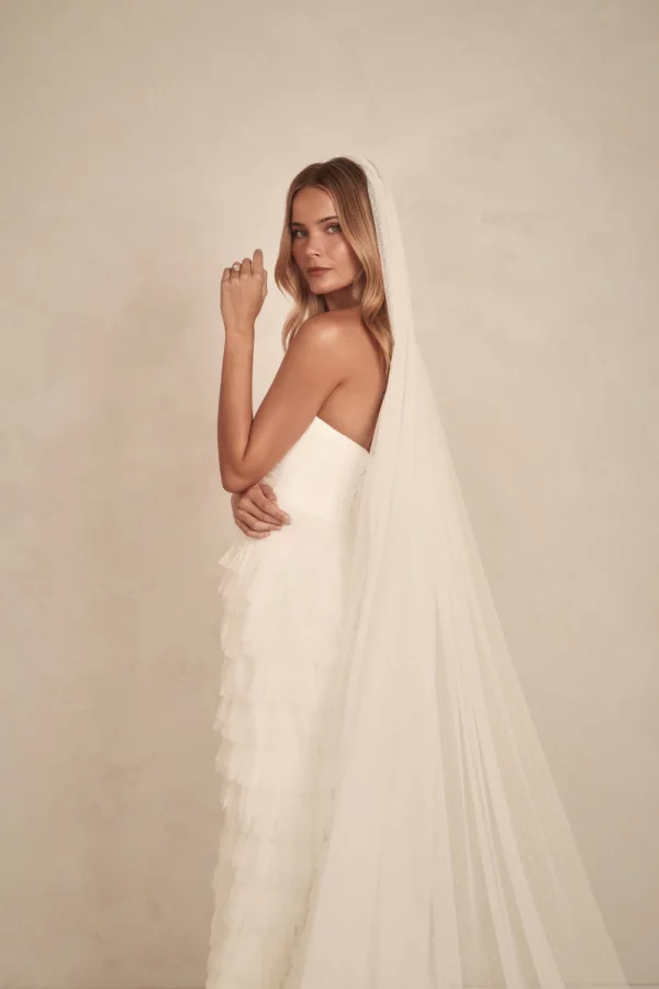 CHLOE VEIL